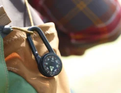 Coghlans Karabinerkompass -Sport Way Store 381985 3 scaled