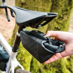 Fidlock PINCLIP Saddle Bag S 15 Fidlock PINCLIP Saddle Bag S -Sport Way Store FIDLOCK Webseite PINCLIP saddle bag S vorhalten 1920x1920 ff3f03de 6d16 49f7 83c4 77f26d2b778f